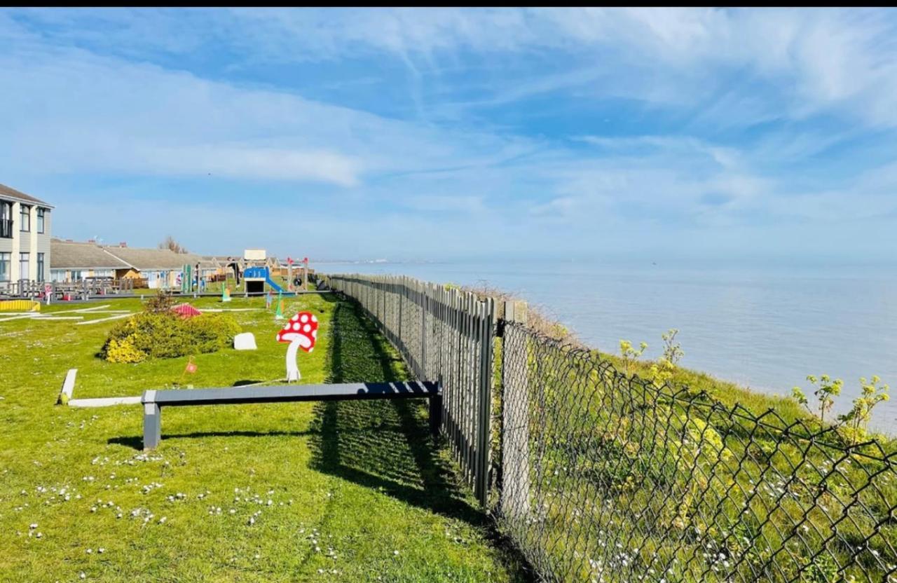 Villa Sea View 3-Bed Heated Pool Eat Bar Kids Park Lowestoft Exterior foto