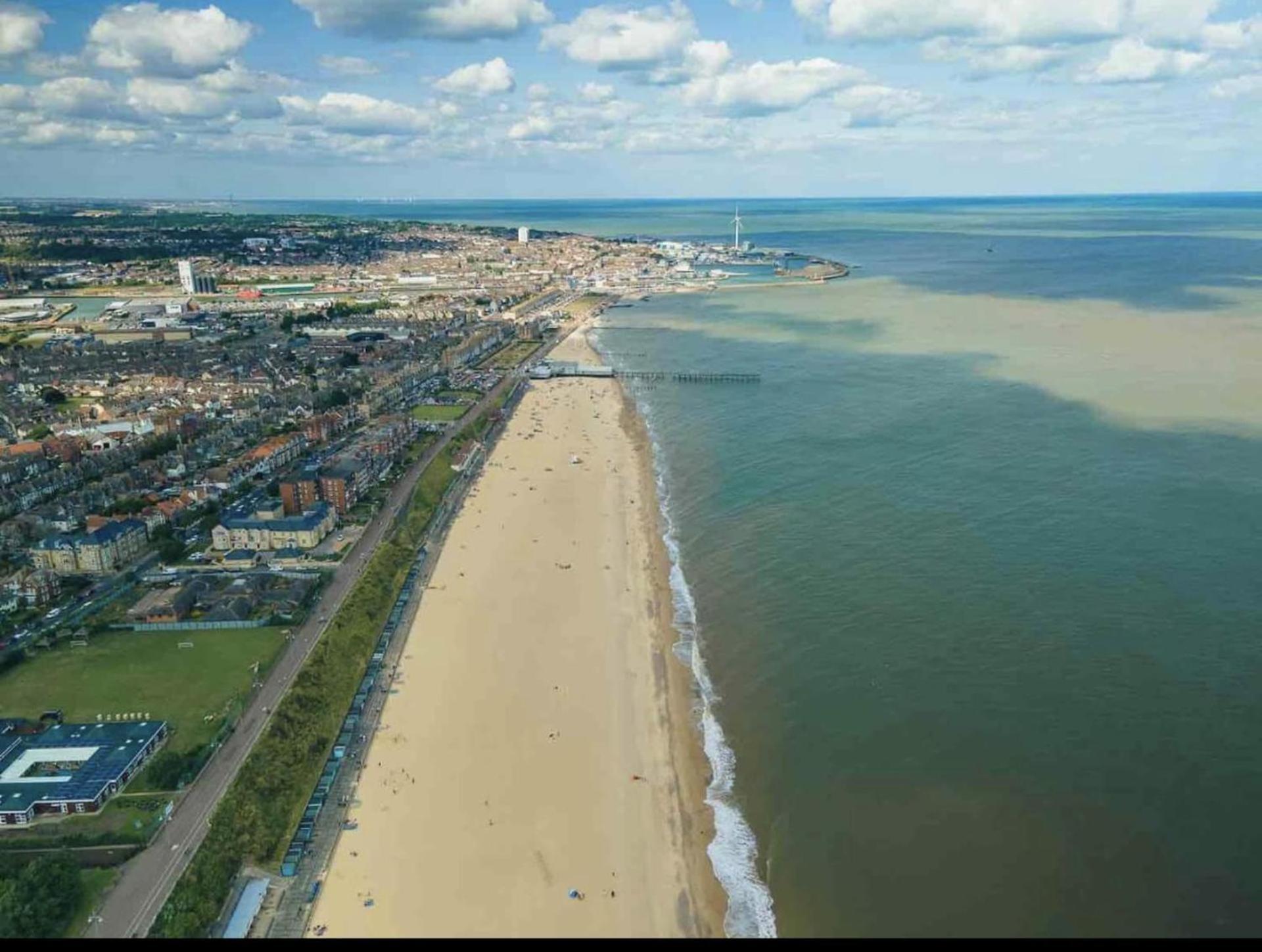 Villa Sea View 3-Bed Heated Pool Eat Bar Kids Park Lowestoft Exterior foto